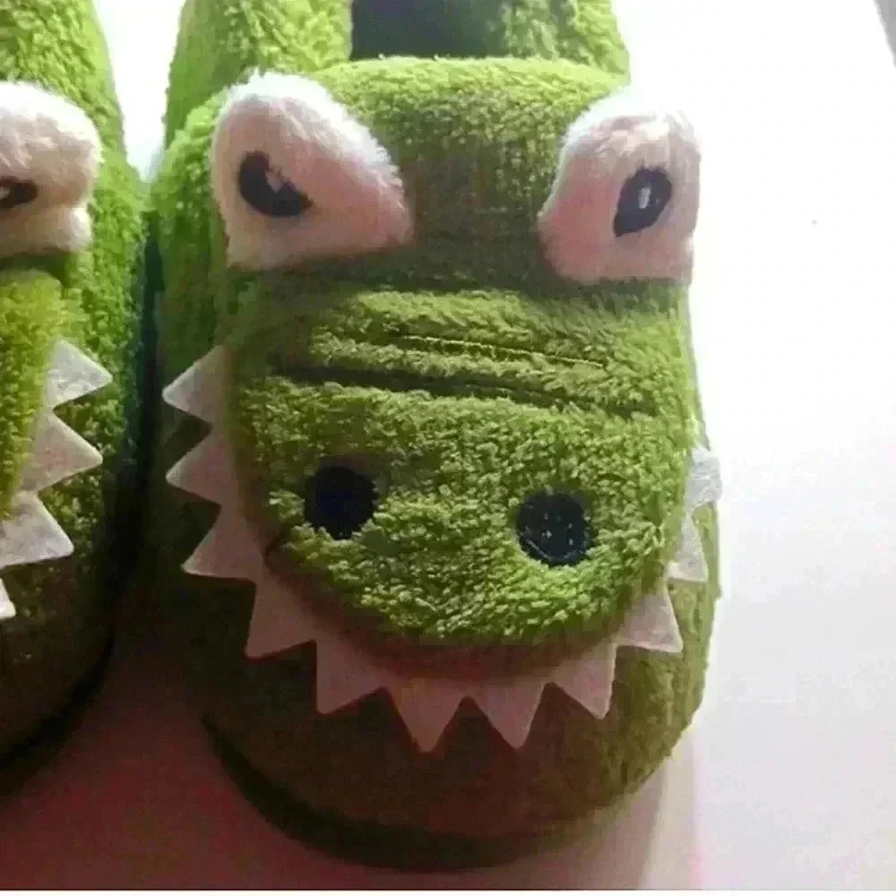 Alligator slipper shoes toddler size 8/150